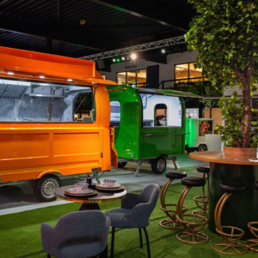Ingerichte foodtruck met keukenapparatuur klaar voor gebruik via leaseconstructie